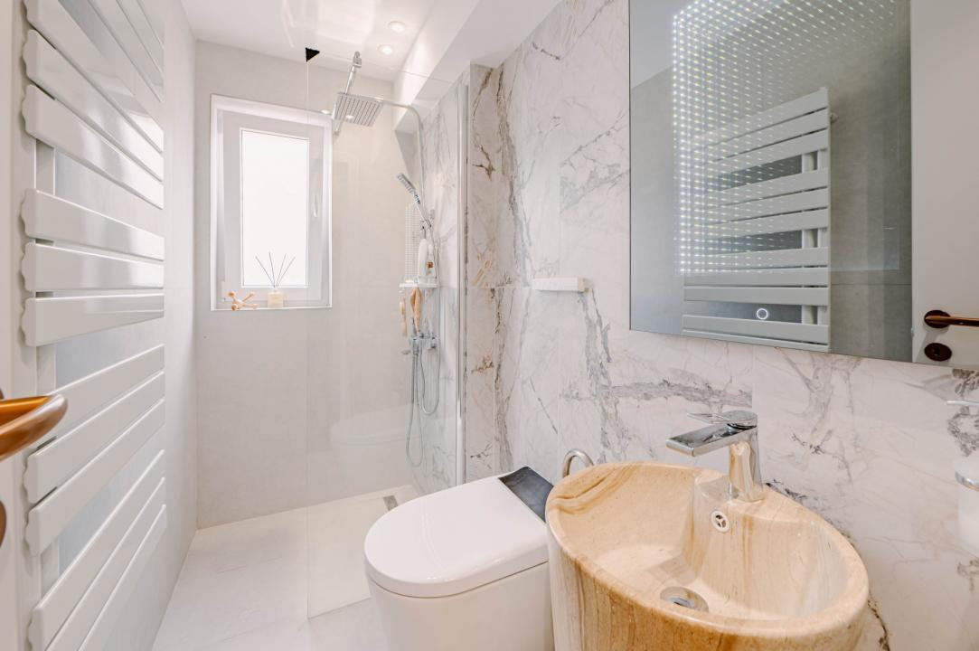 Unicat în Blocul Florentin: 3 camere, 2 băi, renovat integral cu designer