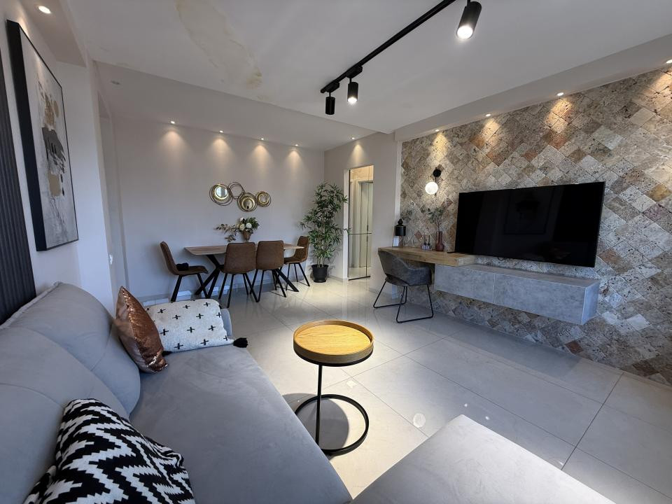 Unicat în Piața Romană! 2 camere, 53 mp, renovat integral cu designer