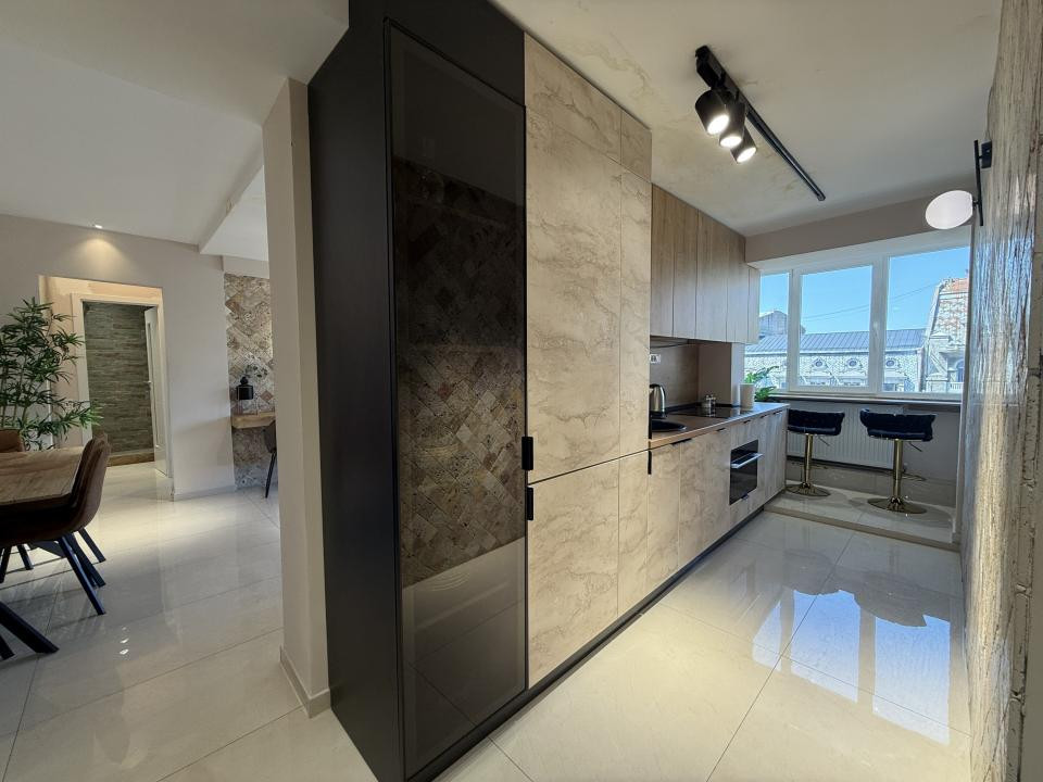 Unicat în Piața Romană! 2 camere, 53 mp, renovat integral cu designer
