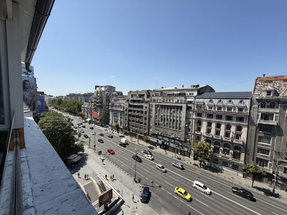 Unicat în Piața Romană! 2 camere, 53 mp, renovat integral cu designer