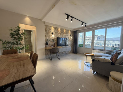 Unicat în Piața Romană! 2 camere, 53 mp, renovat integral cu designer