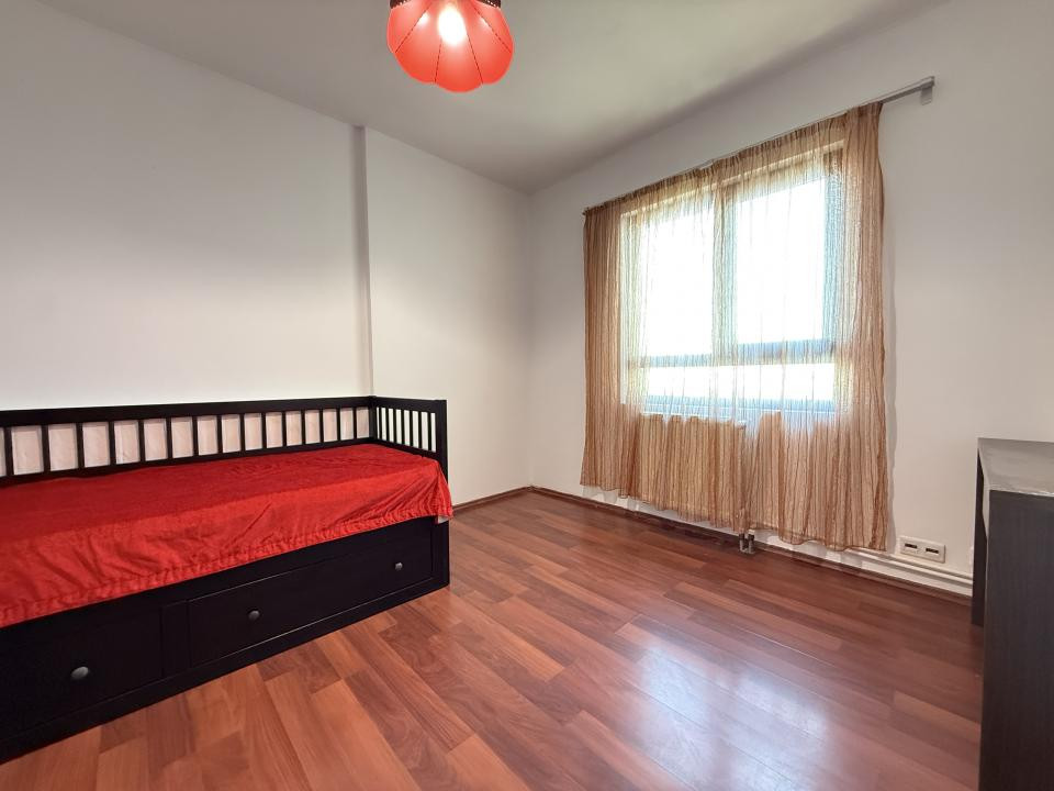 Apartament 3 camere 70 mp, cu centrala proprie, parcare** & priveliște!