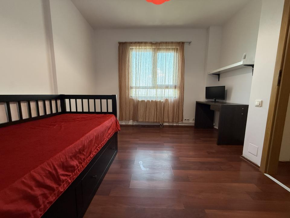 Apartament 3 camere 70 mp, cu centrala proprie, parcare** & priveliște!