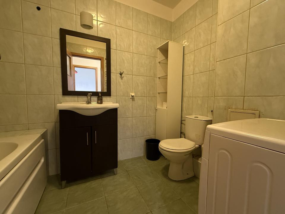 Apartament 3 camere 70 mp, cu centrala proprie, parcare** & priveliște!