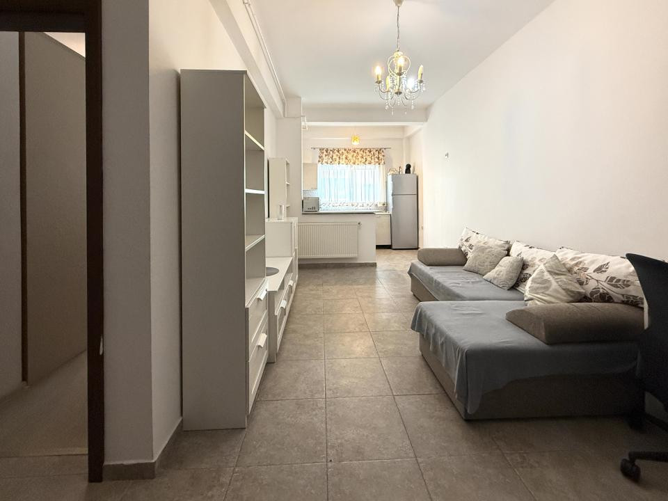 Apartament 2 camere semidecomandat, 42 mp, centrala proprie & Parcare