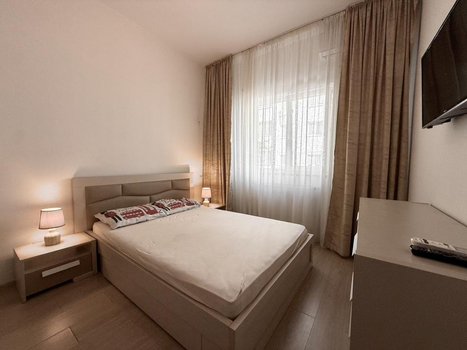 Apartament 2 camere semidecomandat, 42 mp, centrala proprie & Parcare