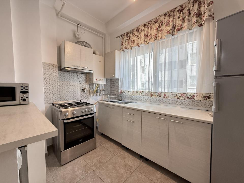 Apartament 2 camere semidecomandat, 42 mp, centrala proprie & Parcare