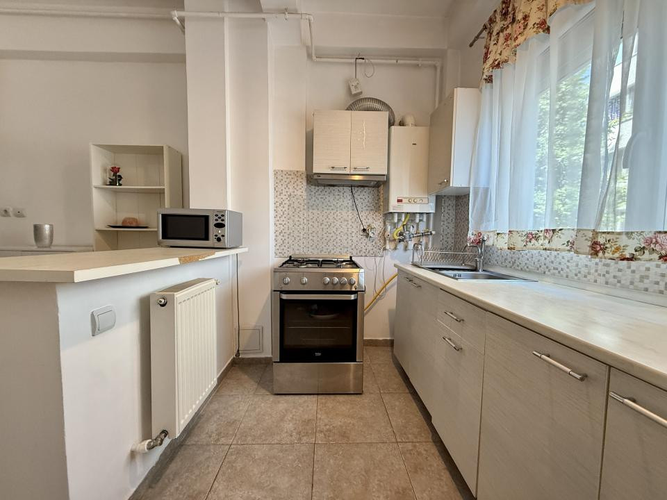 Apartament 2 camere semidecomandat, 42 mp, centrala proprie & Parcare