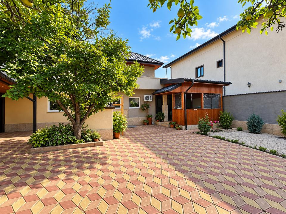 Casă individuală | Pe Colt | Teren 340 mp | 2 corpuri | Voluntari