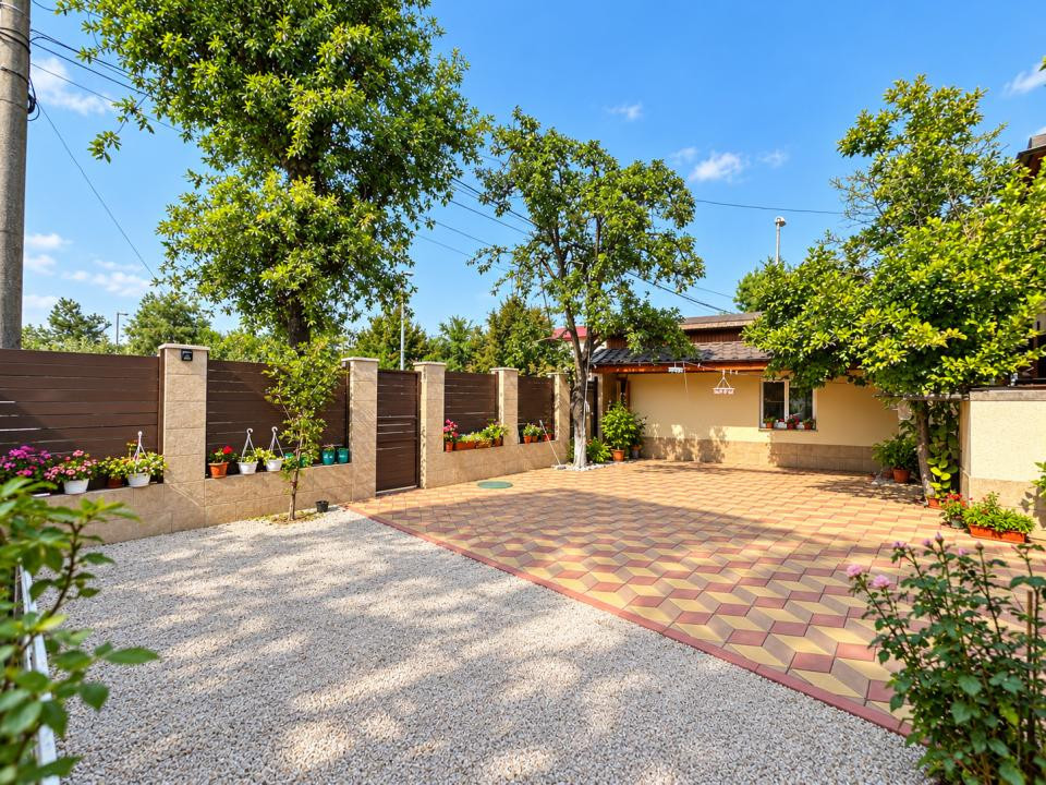 Casă individuală | Pe Colt | Teren 340 mp | 2 corpuri | Voluntari