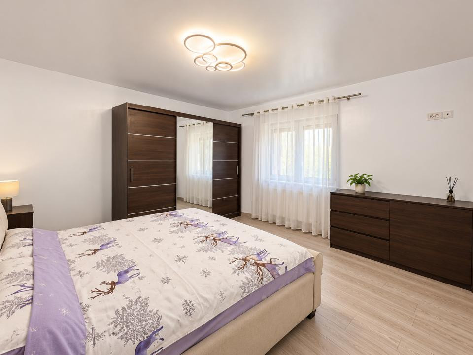 Casă individuală | Pe Colt | Teren 340 mp | 2 corpuri | Voluntari