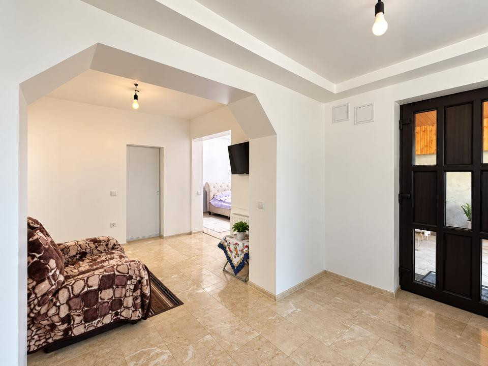 Casă individuală | Pe Colt | Teren 340 mp | 2 corpuri | Voluntari