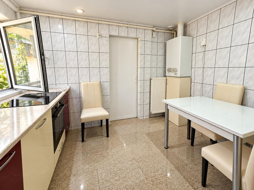 Casă individuală | Pe Colt | Teren 340 mp | 2 corpuri | Voluntari