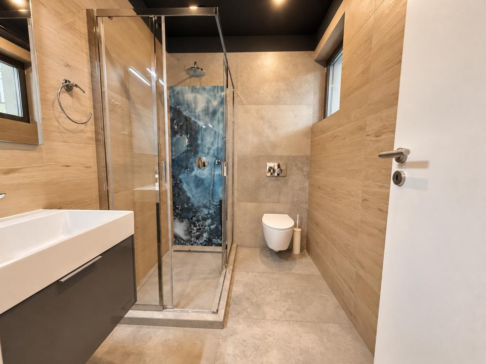Birou modern cu terasă verde și parcare, în zona Barbu Văcărescu