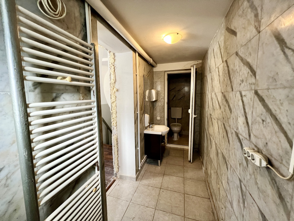 Spatiu birouri/fast-food, 2 intrari, 70 mp subsol+parter | Delea Veche