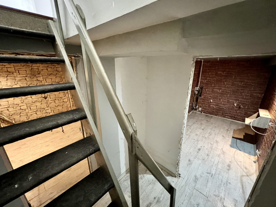 Spatiu birouri/fast-food, 2 intrari, 70 mp subsol+parter | Delea Veche