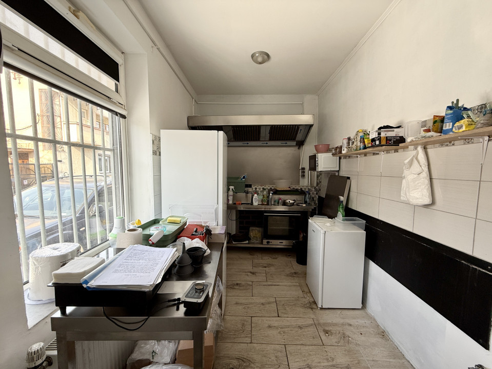 Spatiu birouri/fast-food, 2 intrari, 70 mp subsol+parter | Delea Veche