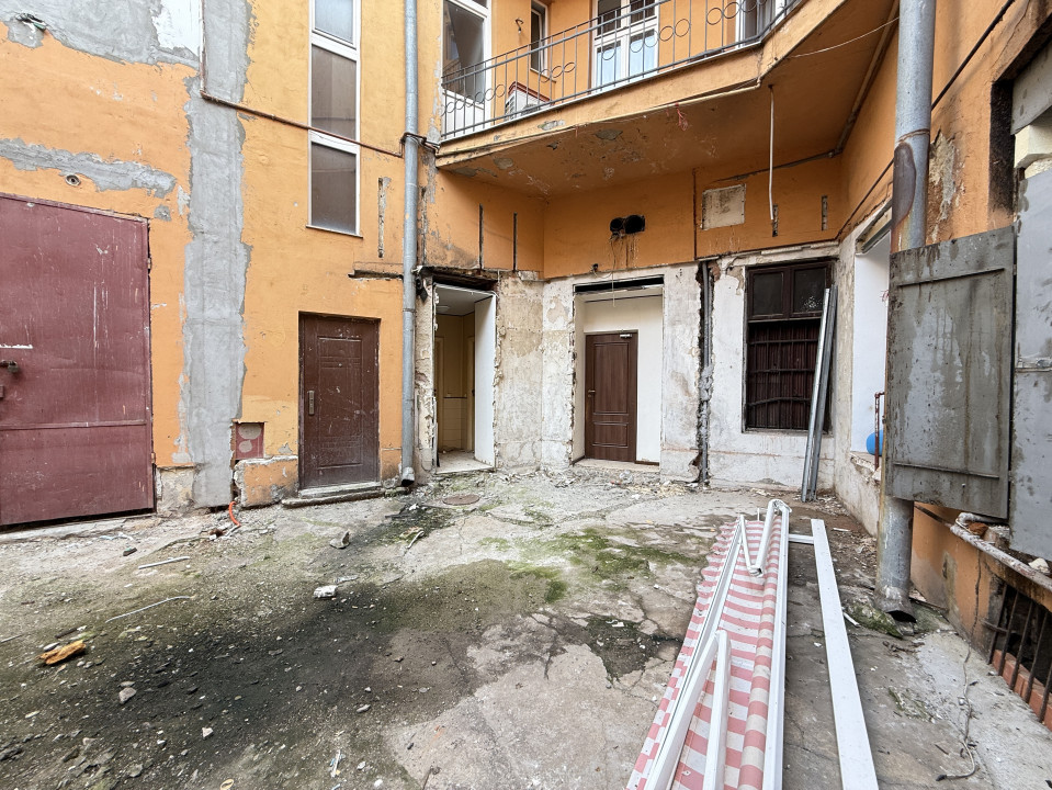 Spatiu comercial 126 mpu + 74 mp subsol | Centrul Vechi - Str. Franceza